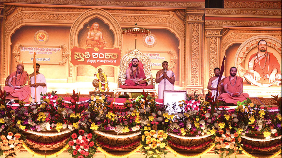 Mysore Palace reverberates with Adi Shankara Stotras