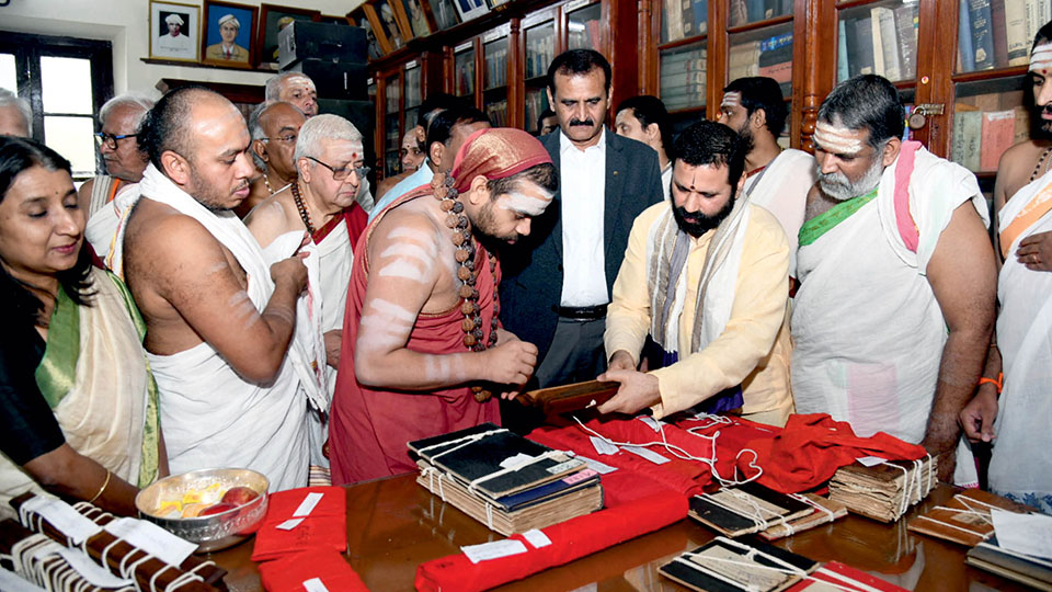 Must preserve palm leaf manuscripts: Sri Vidhushekhara Bharati Swamiji