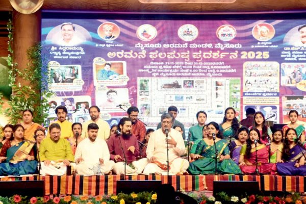 R.S. Concert, Kavi-Kavya Sangeetha Sangama enthral Palace gathering