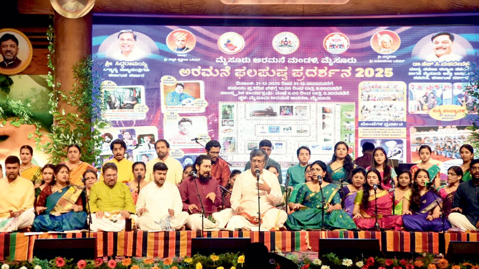 R.S. Concert, Kavi-Kavya Sangeetha Sangama enthral Palace gathering