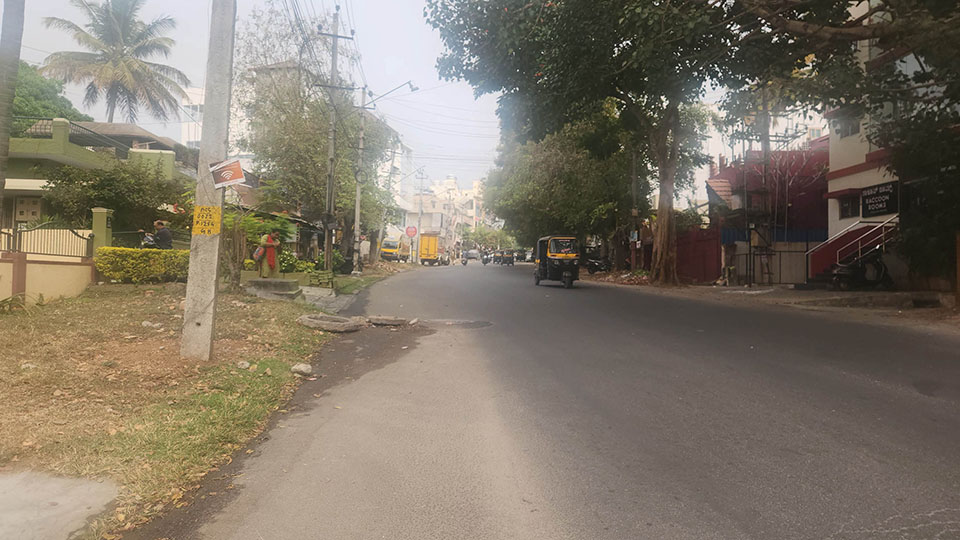 Danger in waiting on Contour Road, Gokulam