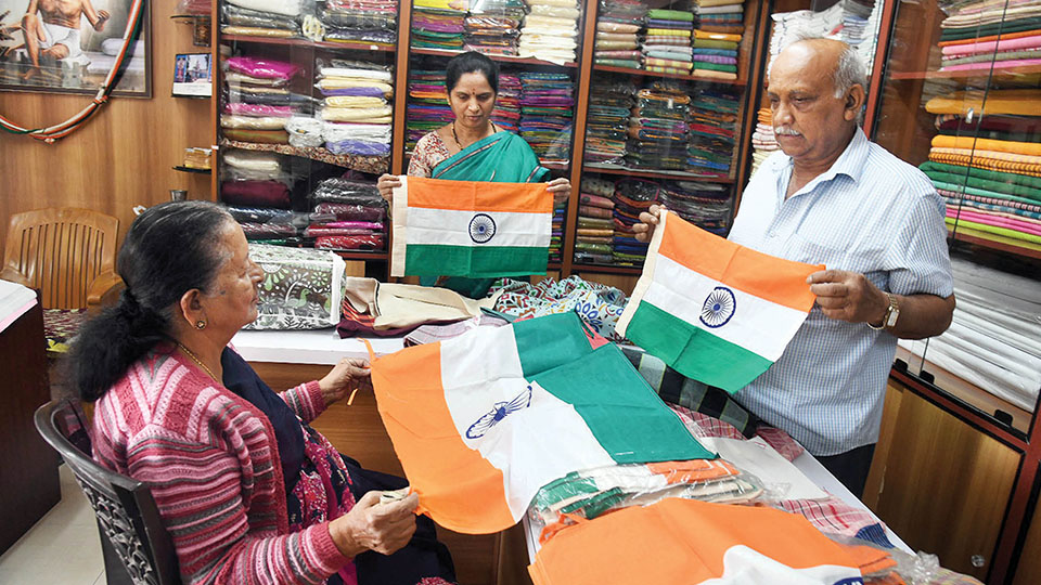 Use of nylon flags hurts Khadi Tricolour sales