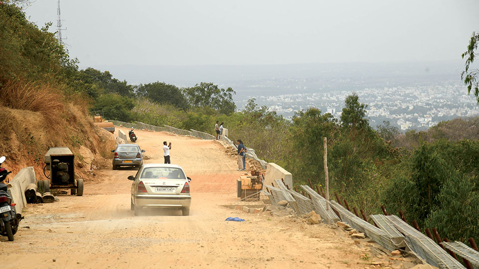 Nandi Road atop Chamundi Hill reopens for traffic on trial basis
