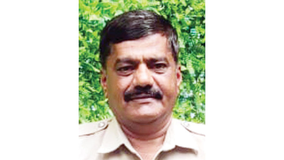 Retired ASI ends life after falling under moving train