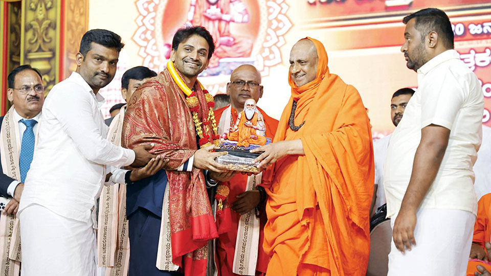 Cine stars add colour to Jathra Mahotsava