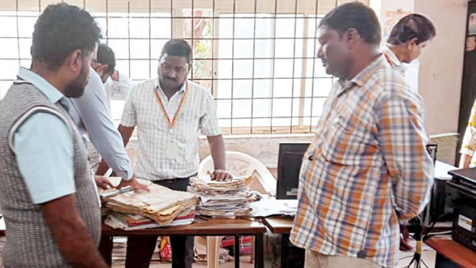 Bid to grab 320-acre Govt. land worth Rs. 200 crore: Lokayukta Cops arrest five in Nagamangala