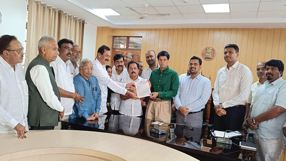 City Congress demands Rs. 1,000 crore for GMCC