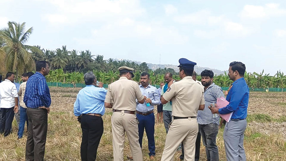 Taluk officers, Police clear encroachments