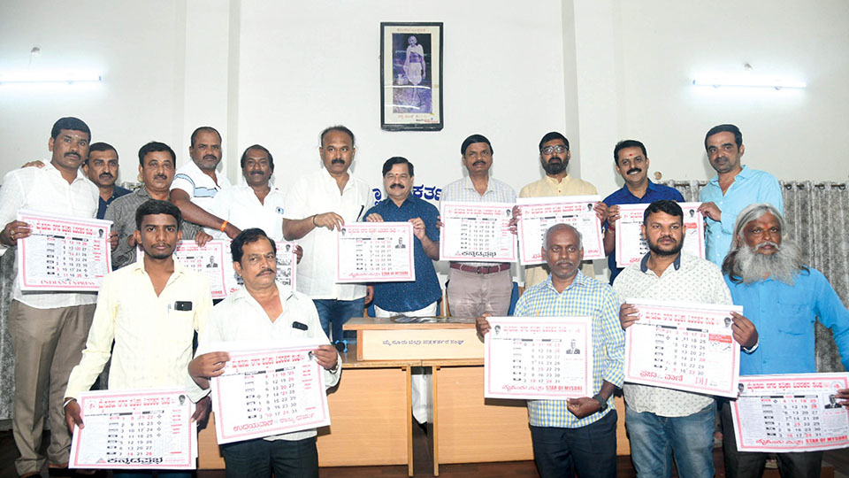 Former Minister Ramdas releases Newspaper Distributors’ calendar