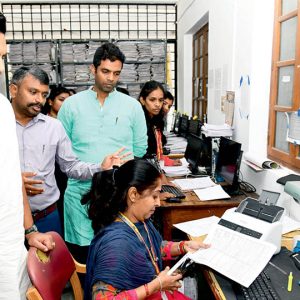 MP Yaduveer Wadiyar pays surprise visit to Taluk Office