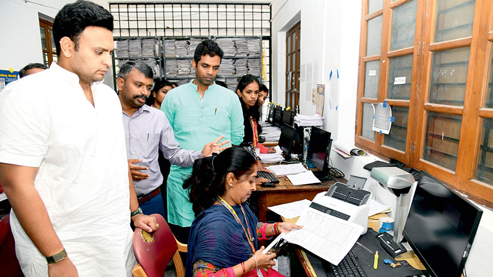 MP Yaduveer Wadiyar pays surprise visit