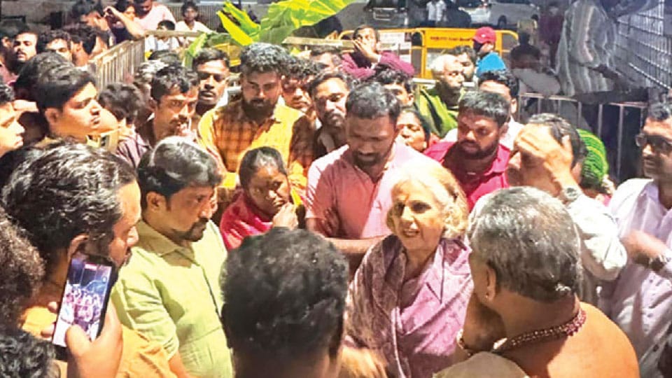 Residents oppose PRASHAD works, voice concerns to Pramoda Devi Wadiyar