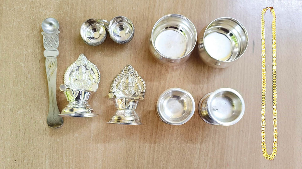 House burglar, two-wheeler lifters arrested