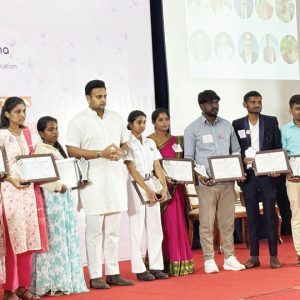 MP Yaduveer presents Shikshana Nava Chetana Awards