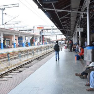 Train announcements through FM radio