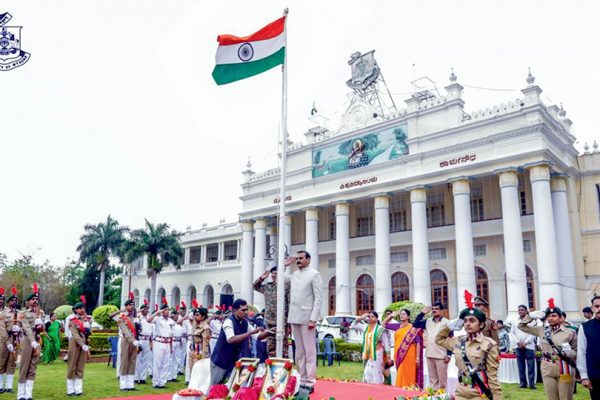 R-Day: VC hoists Tricolour