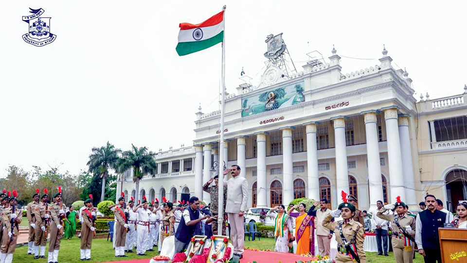 R-Day: VC hoists Tricolour