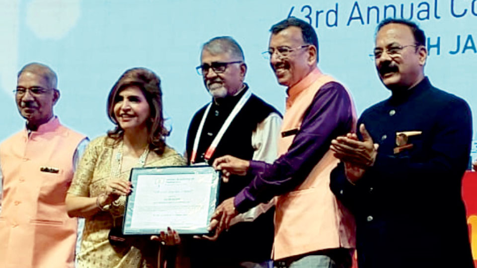 Dr. S.N. Mothi honoured with Social Achievement Award