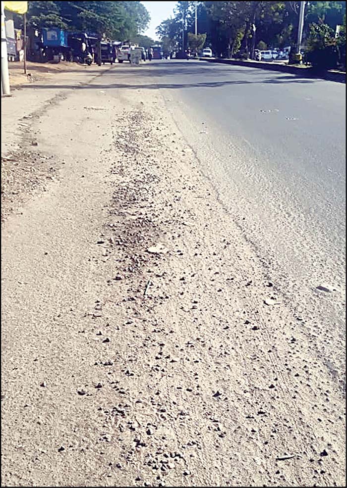 Falling jelly stones from lorries proving dangerous for two-wheeler riders