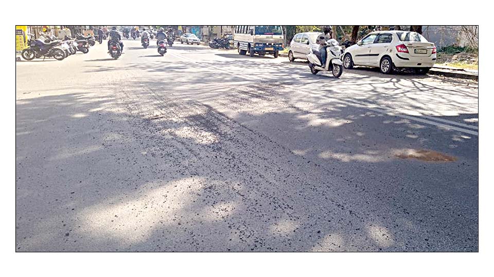 Falling jelly stones from lorries proving dangerous for two-wheeler riders