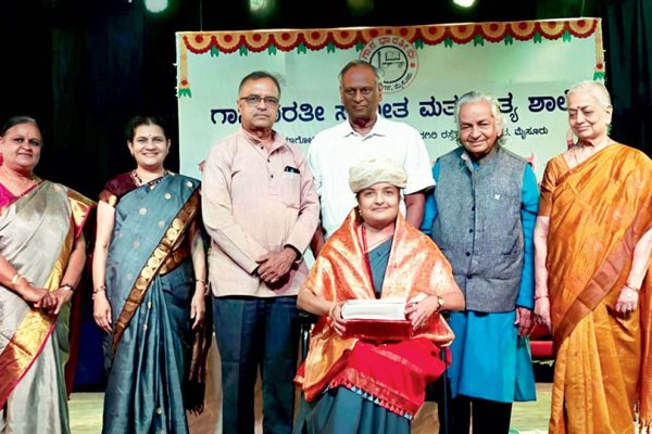 Ganabharathi fetes senior faculty
