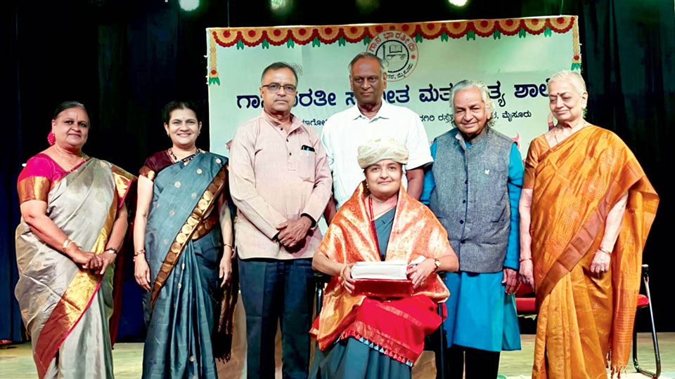 Ganabharathi fetes senior faculty
