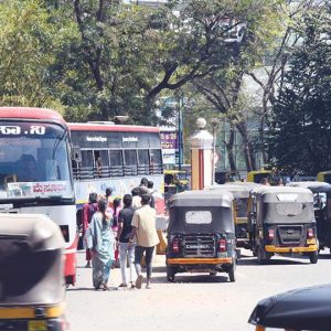 Bottleneck just outside Suburban Bus Stand