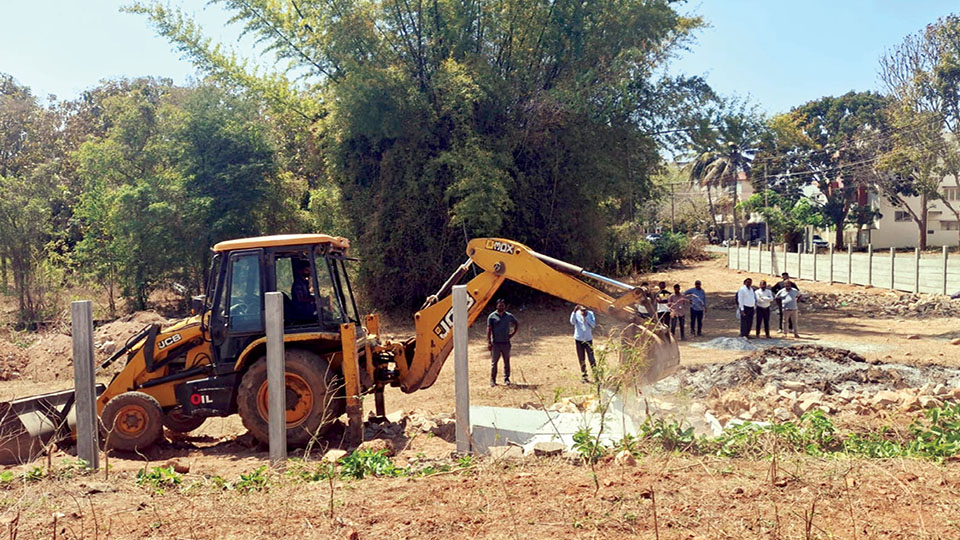 Lake encroachment in K.C. Layout: Lake Saved
