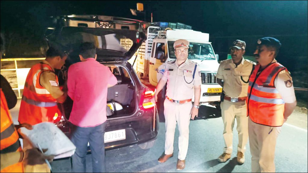 Police intensify vigil along Kerala border