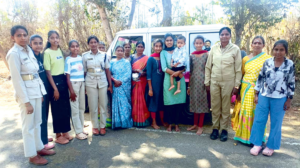 All-women Akka Pade hits Mysuru streets to ensure women’s safety