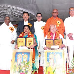 ‘Sri Somnatha Divya Darshana’ begins: ‘Ishwariya Award’ conferred on noted danseuse, writer