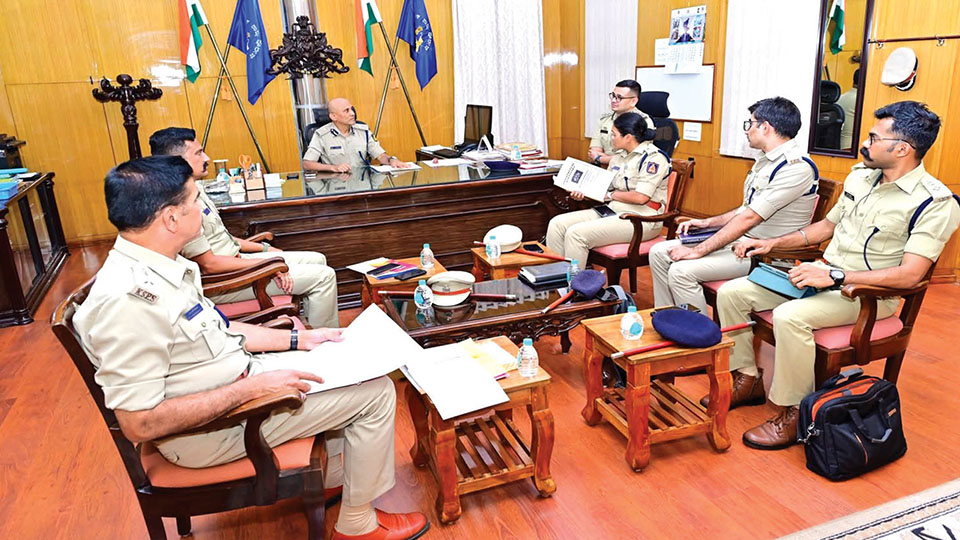 Kerala Assembly elections: Inter-State Police strategise to curb liquor, cash flow