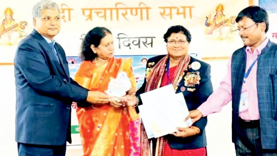 Receives Vishva Hindi Setu Sammaan at Mauritius