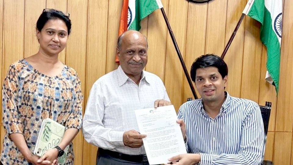 Printing Cluster delegation submits memorandum to DC