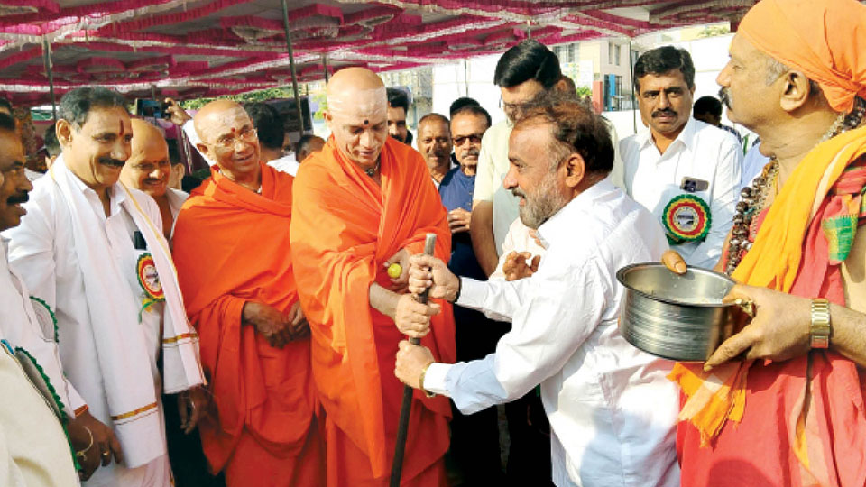 Seer performs Bhoomi Puja  for Samudaya Bhavan