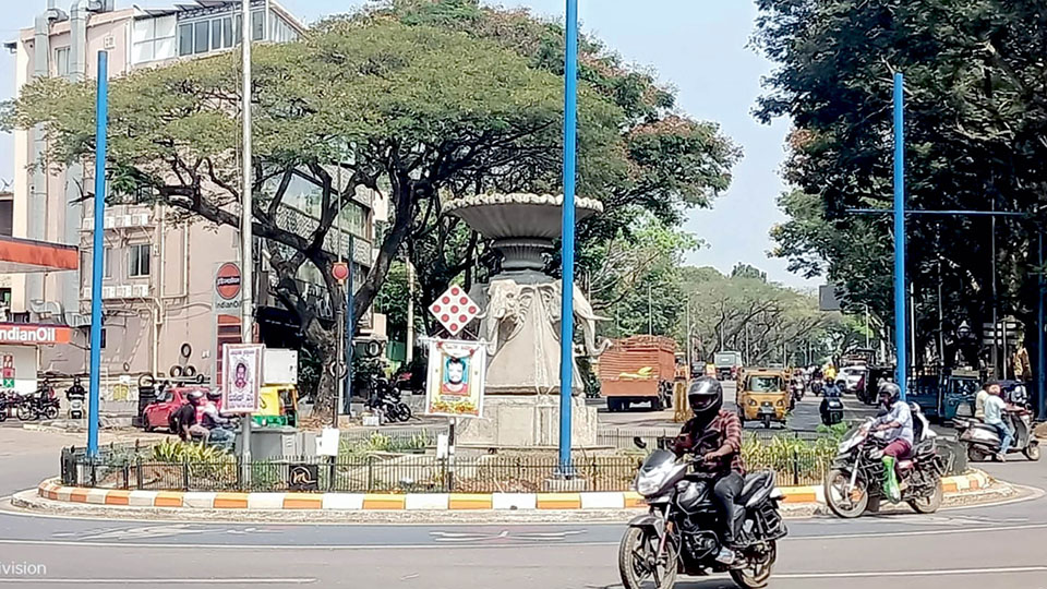 Traffic signal poles invade iconic Elephant Statue Circle