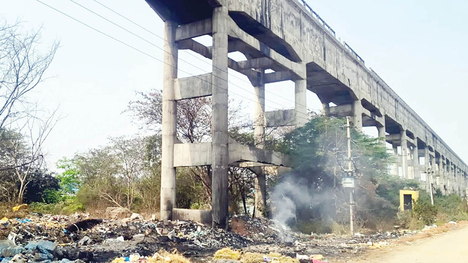 Waste burning menace continues… Aqueduct in danger; yet no action!?