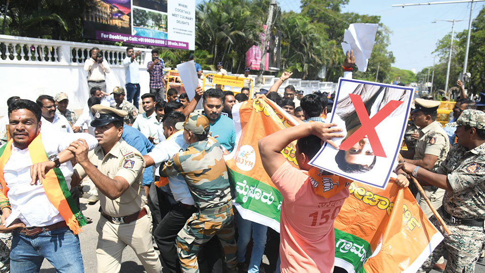 Police foil BJP’s attempt to lay siege to Congress Office