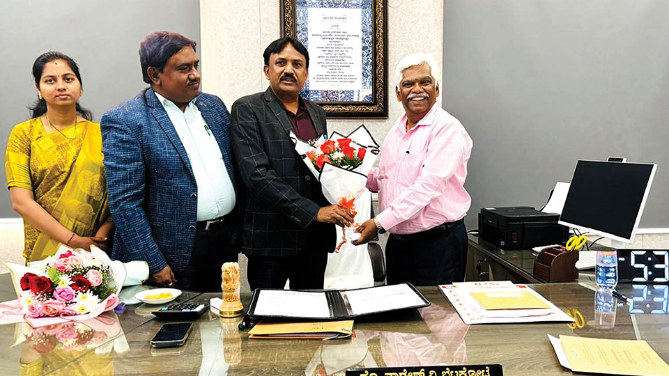 Prof. K. Ramakrishnaiah takes charge as Music Varsity VC