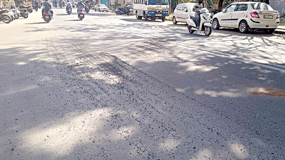 Falling jelly stones from lorries proving dangerous for two-wheeler riders
