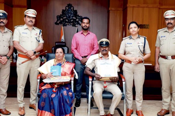 City Police Commissioner accords send-off to ASI