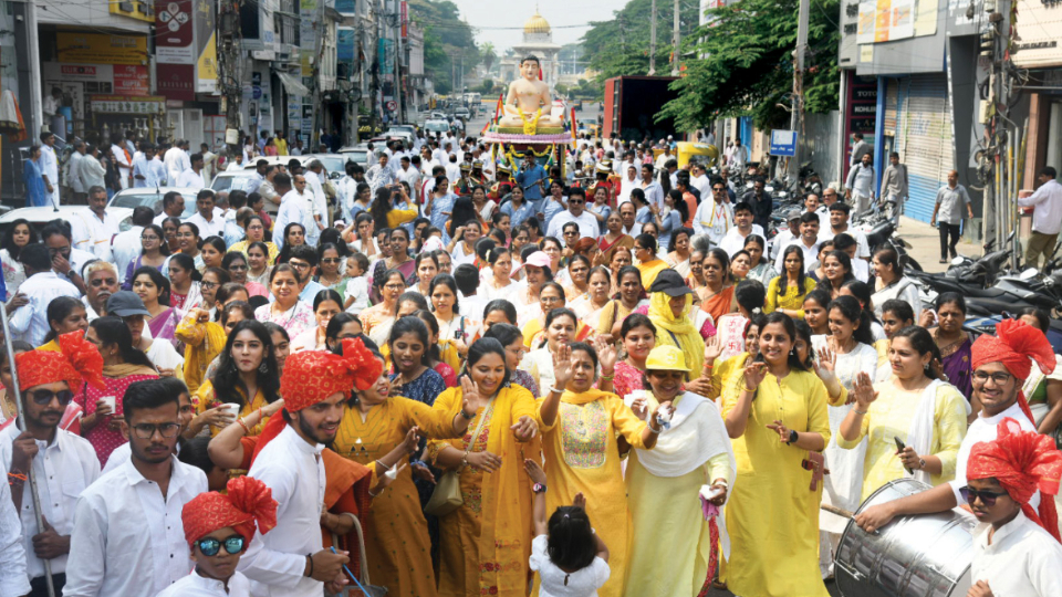 Colourful procession marks Mahaveer Jayanti in city