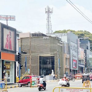 Parking crisis on D. Devaraj Urs Road