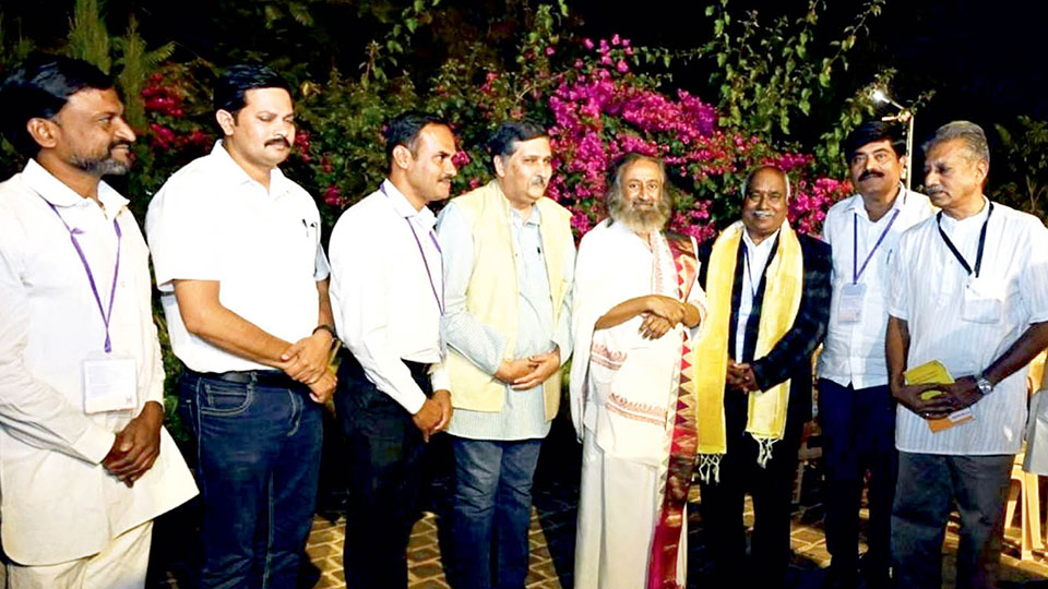 Sri Ravi Shankar Guruji fetes MCCI President Dr. K.B. Lingaraju