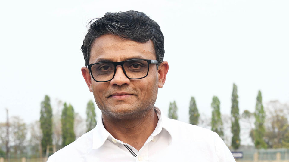 Straight drive with Sujith Somasundar