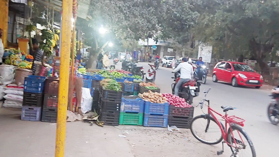 Clear encroachment of Sangam Circle footpath