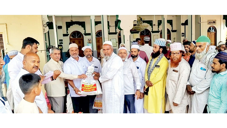 Wakf Board Advisory Committee distributes Ramzan ration kits