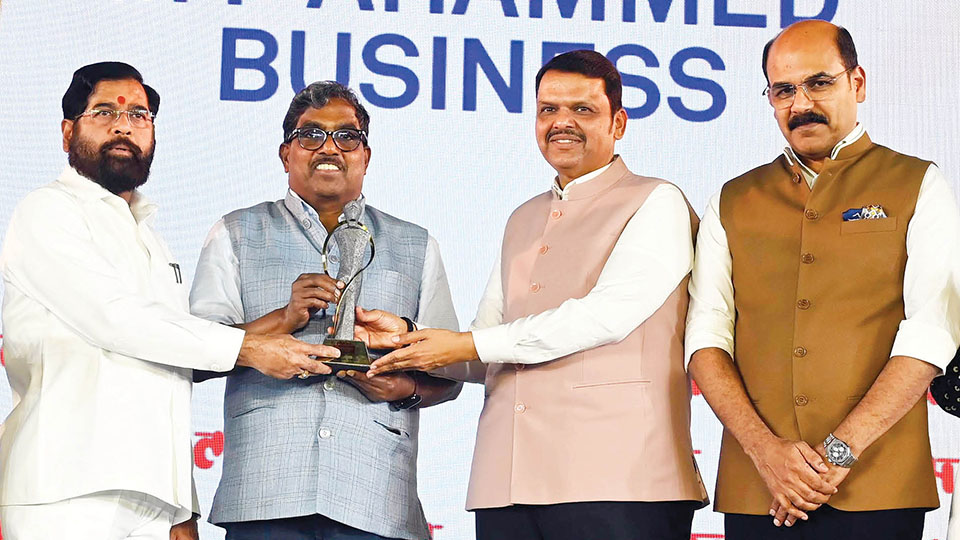 Chairman of Malabar Group conferred Maharashtrian of the Year Award