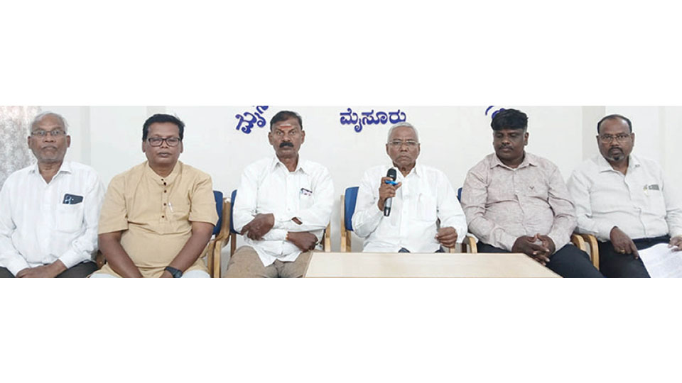 Regularise 6,800 Pourakarmikas, demands former Mayor Narayan