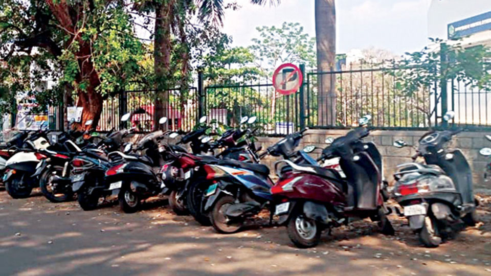 Haphazard parking by students irks residents